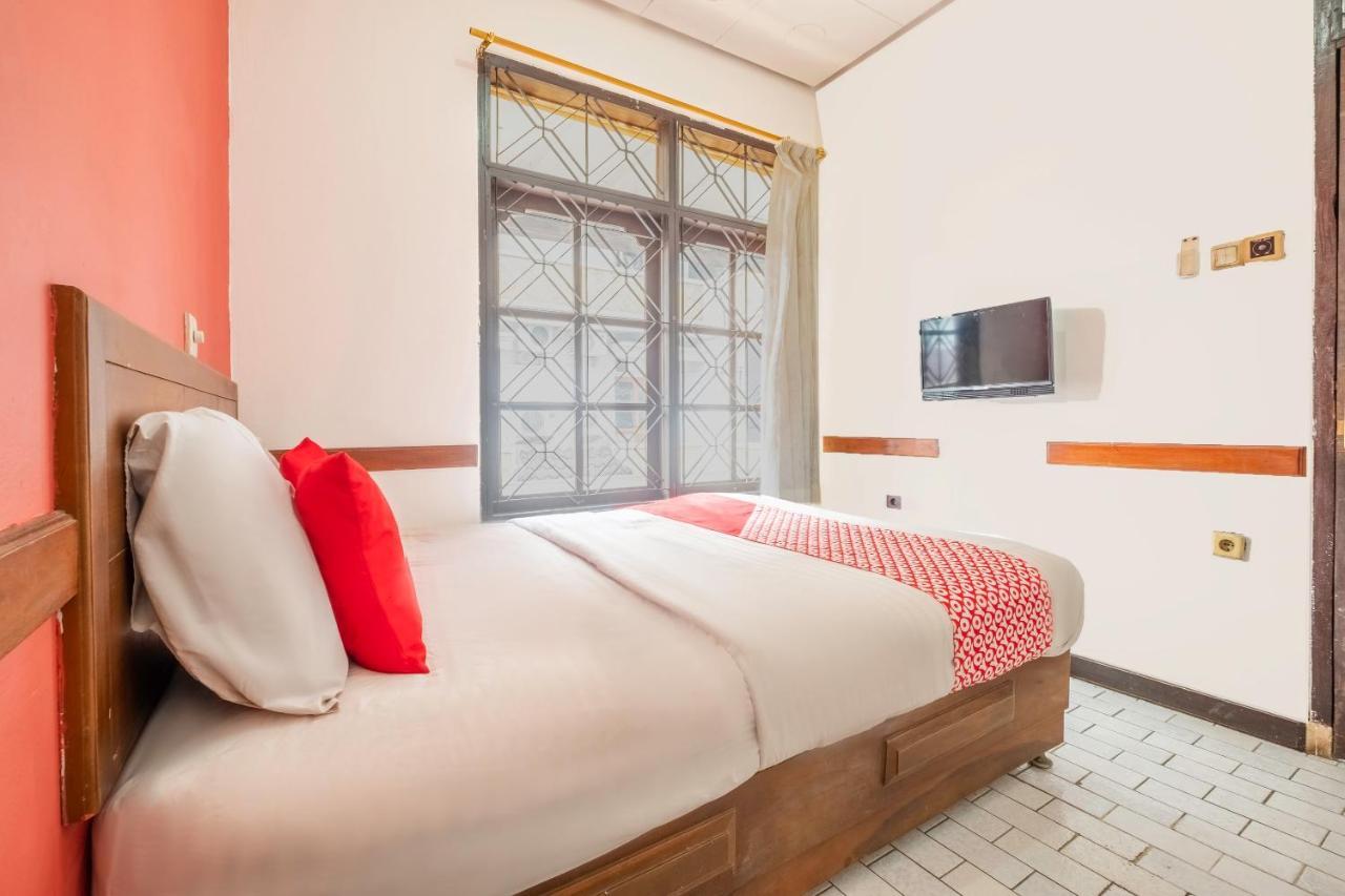 Oyo 1945 Hotel Bali Indah 万隆 外观 照片