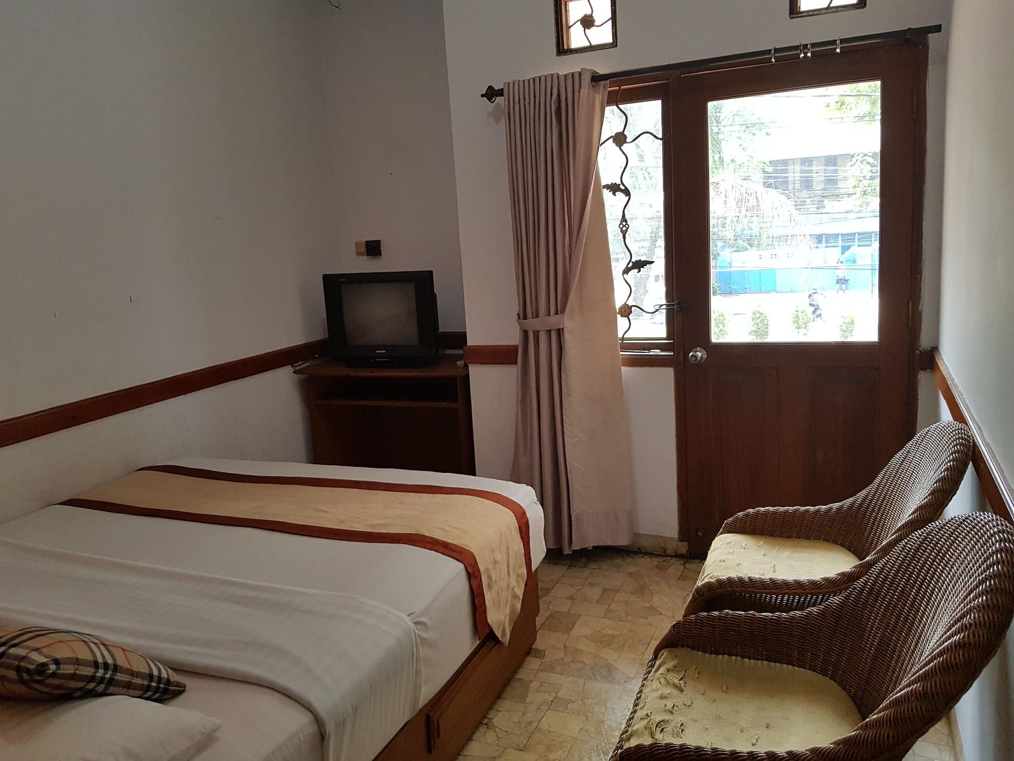 Oyo 1945 Hotel Bali Indah 万隆 外观 照片