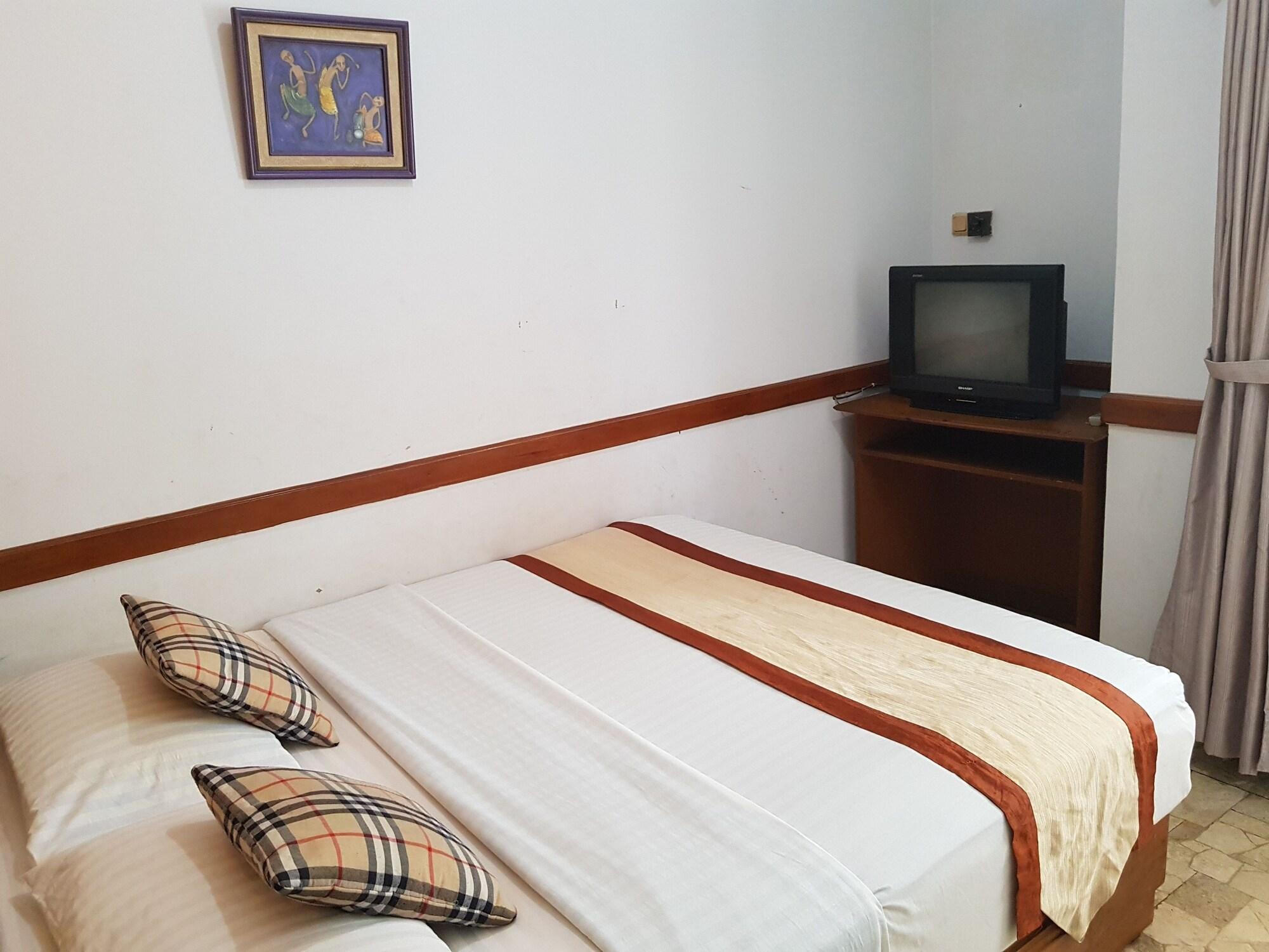 Oyo 1945 Hotel Bali Indah 万隆 外观 照片